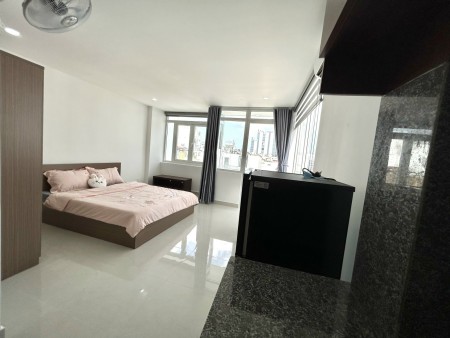 Studio full nội thất ban công lớn Quận 10, 40m2