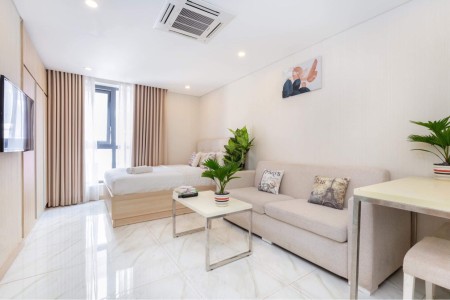 Căn hộ 1 phòng ngủ cửa sổ đón nắng Quận 1, 40m2
