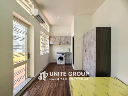 Căn hộ studio ban công lớn gần sân bay Tân Sơn Nhất, 27m2