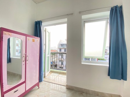 Cho thuê phòng trọ, đầy đủ nội thất, cửa sổ trời, ban công, Đường số 10, P Bình Thuận, Q7, 18m2