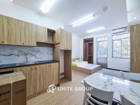 Cho Thuê Căn Ban Công Sẵn Nội Thất Ngay Vòng Xoay Lăng Cha Cả, 35m2