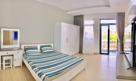 Studio ban công đầy đủ nội thất gần cầu Tân thuận, 45m2