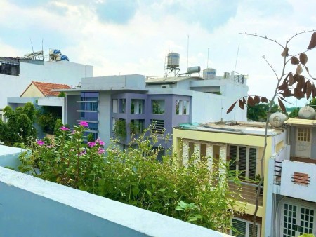 Cho thuê căn hộ ban công lớn view siêu đẹp, nội thất full Trung tâm quận 10, 40m2