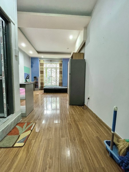Căn Cửa Sổ Lớn Hoàng Hoa Thám Gần Sân Bay, 40m2