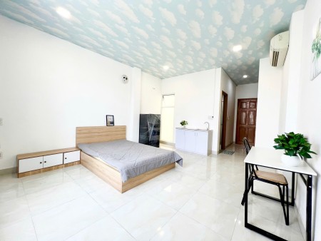 Cho thuê phòng trọ, đầy đủ nội thất, cửa sổ trời lớn, gần trường đại học Luật, Nguyễn Tất Thành Quận, 40m2