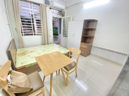 Cho thuê căn hôi full nội thất có ban công, đường lý chính thắng, quận 3, 30m2