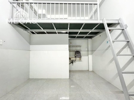 Cho thuê phòng trọ gác cao ngay Đại Học Công Thương - Tân Phú, 22m2