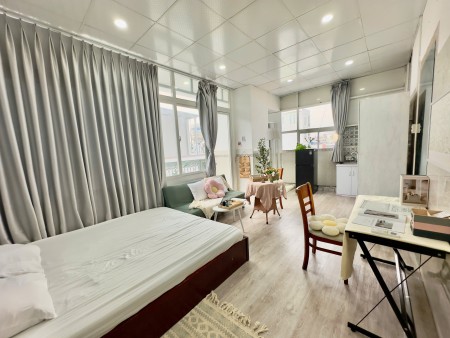 Cho thuê căn hộ full nội thất ban công gần Go Nguyễn Thị thập, 35m2