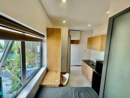 Cho thuê căn hộ ban công mới tinh gần Vạn Hạnh Mall, gần CC Hà Đô, 40m2