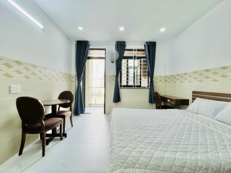 1 Phòng Ngủ Ban Công Tách Bếp ngay Hoàng Sa - Trường Sa, 35m2