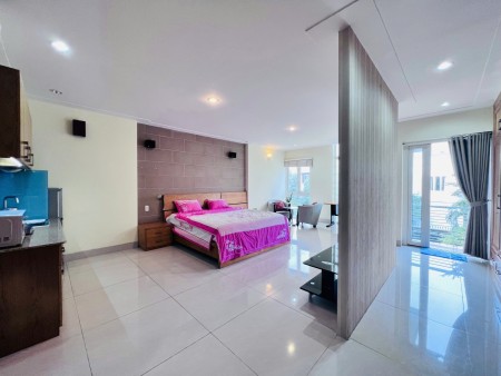 Căn hộ tách bếp có bancon ngay Nguyễn Lương Bằng, Crescent Mall, Hoàng Quốc Việt, 38m2