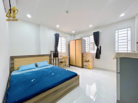 Studio full nội thất, cửa sổ thoáng ngay trung tâm quận 7, 30m2