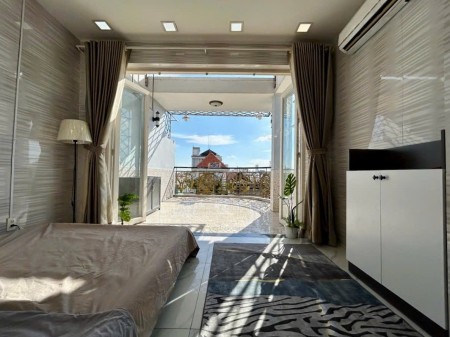 Căn Hộ Ban Công Lớn Quận 5 Gần Đại Học Sư Phạm TP.HCM, 35m2