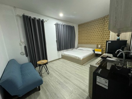 Cho thuê căn hộ ban công, Hai Bà Trưng, Quận 3, gần Công viên lê văn tám và đại học phạm ngọc thạch, 35m2