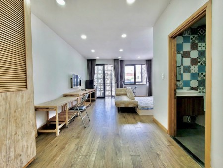 Căn hộ 40m2 ban công cửa sổ thoáng mát, Full nội thất gần Etown Cộng Hòa, 40m2