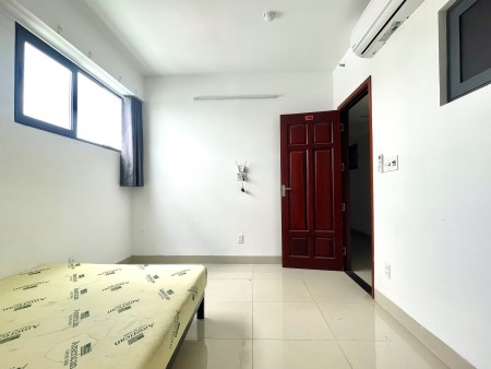 Studio cửa sổ rộng ánh sáng nhiều nội thất cơ bản gần chợ Tân Mỹ Q7, 20m2