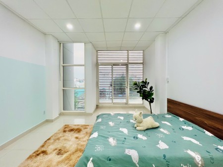 Cho thuê căn hộ có cửa sổ lớn gần ngay ETOWN Tân Bình, 40m2
