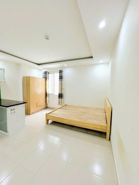 Cho thuê căn hộ cửa sổ siêu rộng bếp dài ngay Tân Quy Quận 7, 25m2