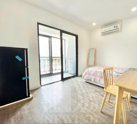 Studio ban công, tách bếp, có máy giặt riêng tại Q7, gần cầu Tân Thuận, cầu Phú Mỹ, KCX Tân Thuận, 32m2
