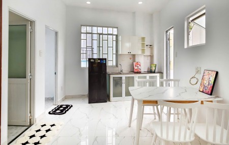 CHO THUÊ 1 PHÒNG NGỦ FULL NỘI THẤT SẠCH SẼ BAN CÔNG MẶT TRƯỚC NGAY ĐH BÁCH KHOA, HUFLIT, 45m2