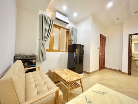 Căn hộ studio full nội thất, cửa sổ lớn ngay sân bay Tân Sơn Nhất, 40m2
