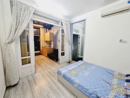 Cho thuê căn hộ ban công khu sân TSN bay cực thoáng, giá rẻ, 40m2