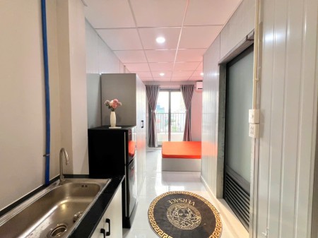 Căn Hộ Ban Công có Thang Máy ngay Etown Cộng Hoà quận Tân Bình, 30m2