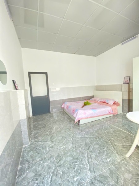 Căn Hộ 2PN full nội thất, ban công to ngay P13 Nhất Chi Mai, 45m2