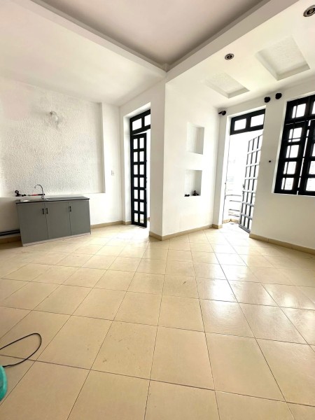 Phòng trọ mới xây Ban Công - Cửa sổ ngay Emart Phan Huy Ích, 30m2