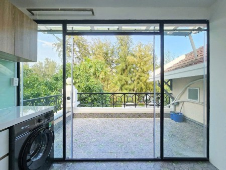 Cho Thuê Căn Hộ Dịch Vụ Đầy Đủ Nội Thất - Ban Công Lớn - Gần Ngay Phố Tây Bùi Viện, Dinh Độc Lập, 35m2
