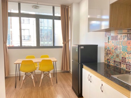 Căn hộ 1 phòng ngủ (1PN) cửa sổ trời - full nội thất ngay sân bay Tân Sơn Nhất, 45m2