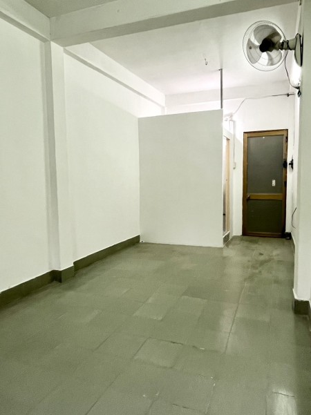 Phòng rộng cho nữ thuê thoáng mát có lối đi riêng ,an ninh gần chợ siêu thị, 18m2