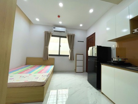 Chỉ cần xách vali vào ở – Căn hộ 35m^2 full nội thất, ban công tại Lạc Long Quân, Tân Bình, 35m2