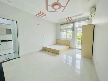 Còn 1 phòng Ban Công Riêng, Full Nội Thất, Trống Sẵn, Ở Liền, Gần chợ Bình Tây, 30m2