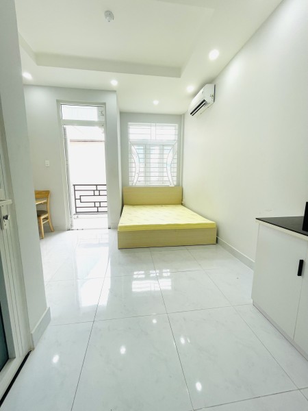 Quận 6, ban công nội thất đầy đủ, 20m2