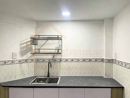 Phòng trọ cuối hẻm 36 Trần Tấn hoặc 94/4 Trần Hưng Đạo, phường Tân Sơn Nhì, Quận Tân Phú, 20m2