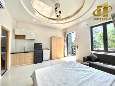 Căn Hộ Dịch Vụ Tách Bếp,Ban Công, Ngay Mặt Tiền View Sat Trung Tâm Quận 7 Vị trí: Li Phuc Man Q7, 40m2