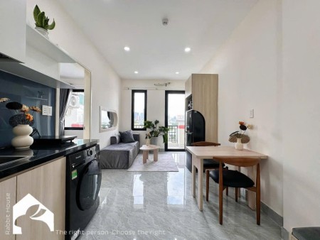 CHO THUÊ CĂN HỘ 1PN – BAN CÔNG RỘNG – NGAY KHU SÂN BAY, 50m2