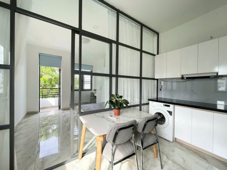 Phòng ngủ tách bếp ban công thoáng mát view bờ sông ngay Hoàng Sa, 45m2