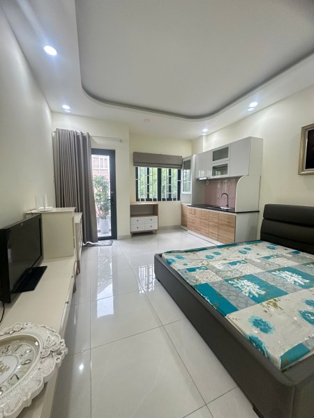 Phòng ban công 40m2 quận 10 ngay đại học Kinh tế, 40m2