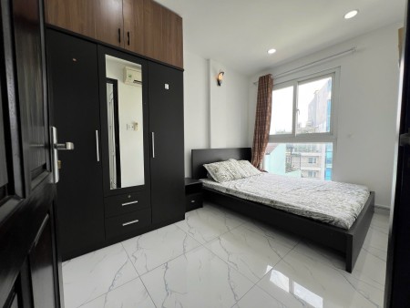 CĂN HỘ BAN CÔNG MÁY GIẶT RIÊNG NGAY SÂN BAY TÂN SƠN NHẤT, 45m2