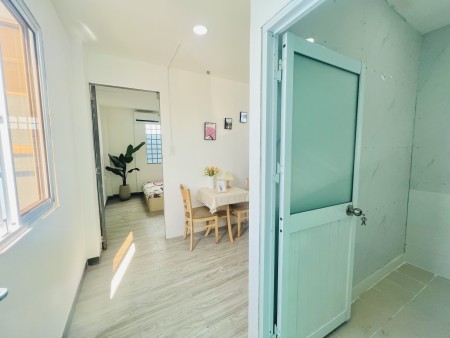 1 PHÒNG NGỦ TÁCH BẾP CÓ BAN CÔNG VÀ CỬA SỔ TRỜI, 35m2