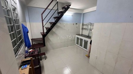Cho Thuê Phòng trọ kiểu CCMN Quận 4 mới chỉ hơn 2 triệu/tháng, có lầu ở được 2 người., 15m2