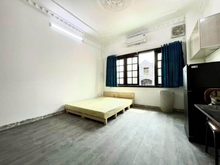 Cho thuê phòng trọ có nội thất đường Cộng Hòa gần sân bay Tân Sơn Nhất., 40m2