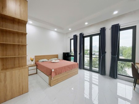 Studio bancon siêu rộng kế bên Lotte Quận 7, 35m2