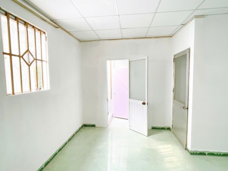 Phòng cho thuê ngay đầu Đường Phạm Hữu Lầu, q7 - Giá 2tr7 (CHỈ TÍNH ĐIỆN NƯỚC), 20m2