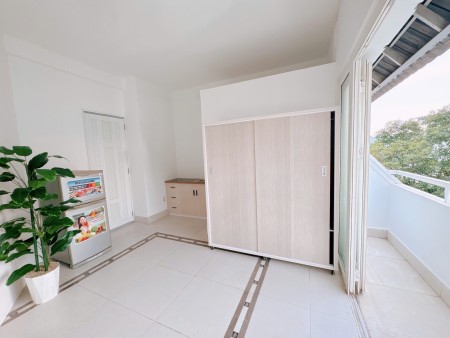 PHÒNG BAN CÔNG 06 - BAN CÔNG TO - FULL NỘI THẤT: 4tr800, 28m2