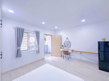 Căn hộ studio rộng 40m2 full nội thất balcony gần lăng cha cả sân bay khu k300Cv hoàng văn thụ, 40m2