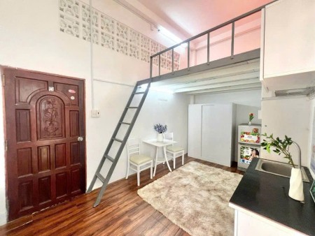 Cho thuê căn Duplex nhỏ nhắn xinh xắn - gần trung tâm q10, 50m2