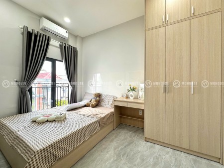 Studio ban công full nội thất trục bờ kè Hoàng Sa giáp Quận 10, 30m2